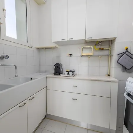 Easy Parking - 5 Min To Metro - Balcony - Quiet * Milan
