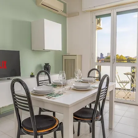 Easy Parking - 5 Min To Metro - Balcony - Quiet Appartement *