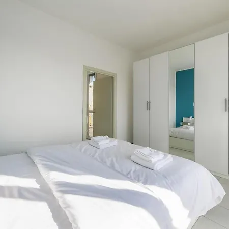 Easy Parking - 5 Min To Metro - Balcony - Quiet Апартаменты *